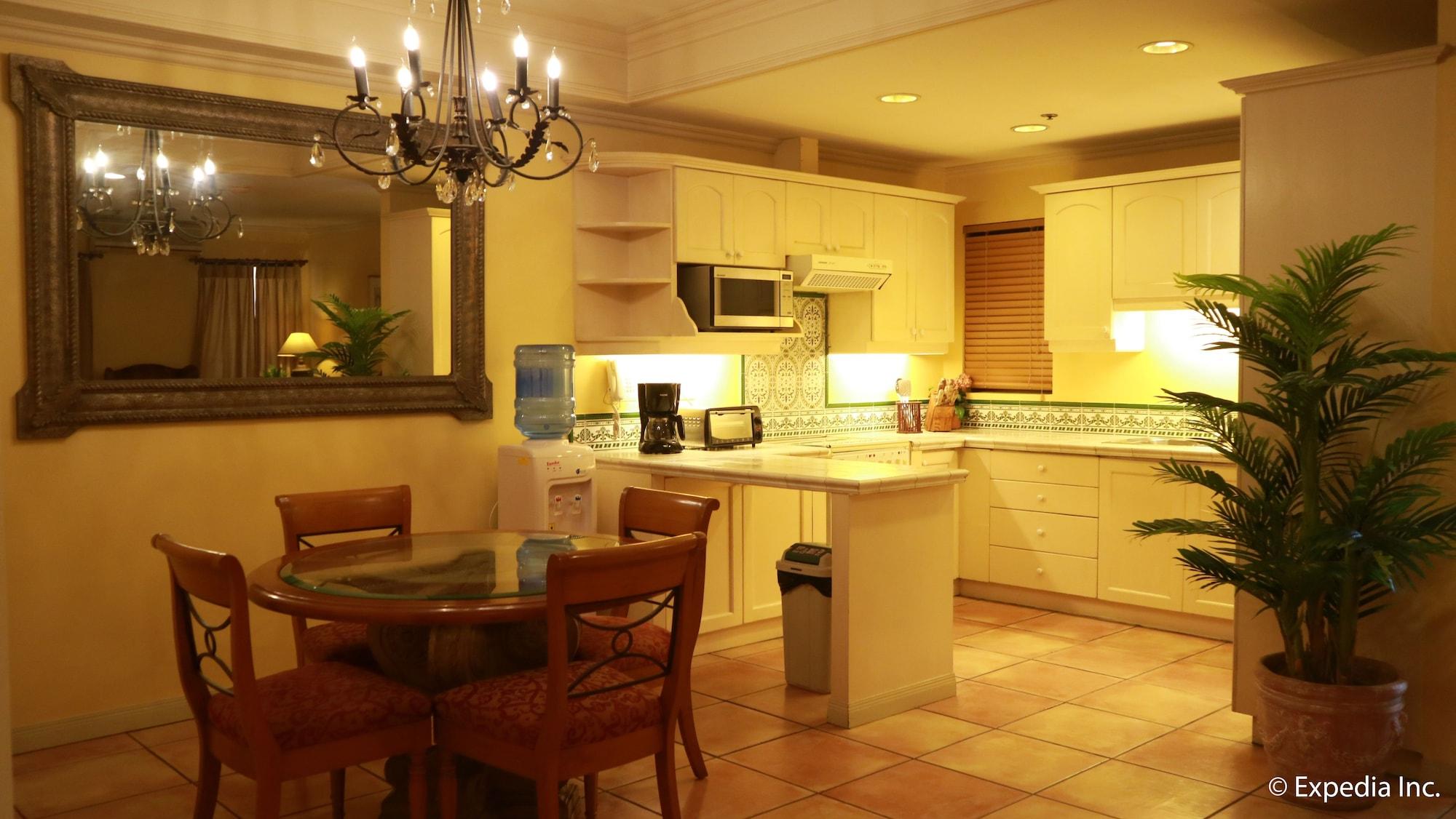 Sophia Suites Residence Hotel Cebu Exterior photo