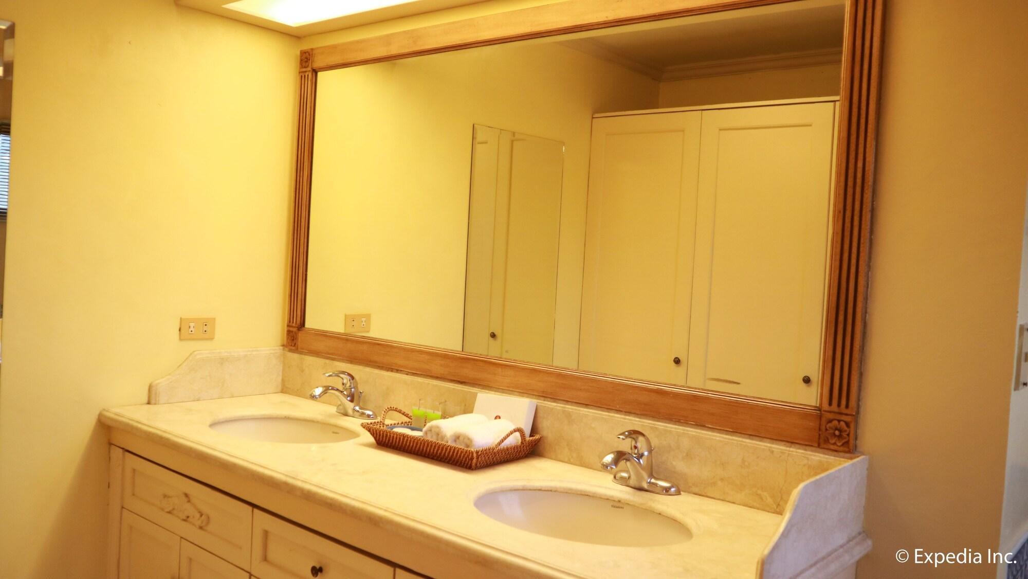 Sophia Suites Residence Hotel Cebu Exterior photo