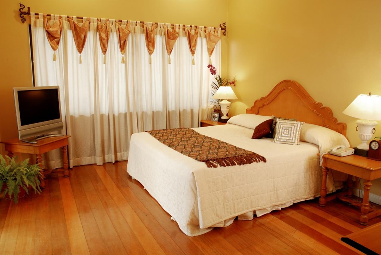Sophia Suites Residence Hotel Cebu Exterior photo