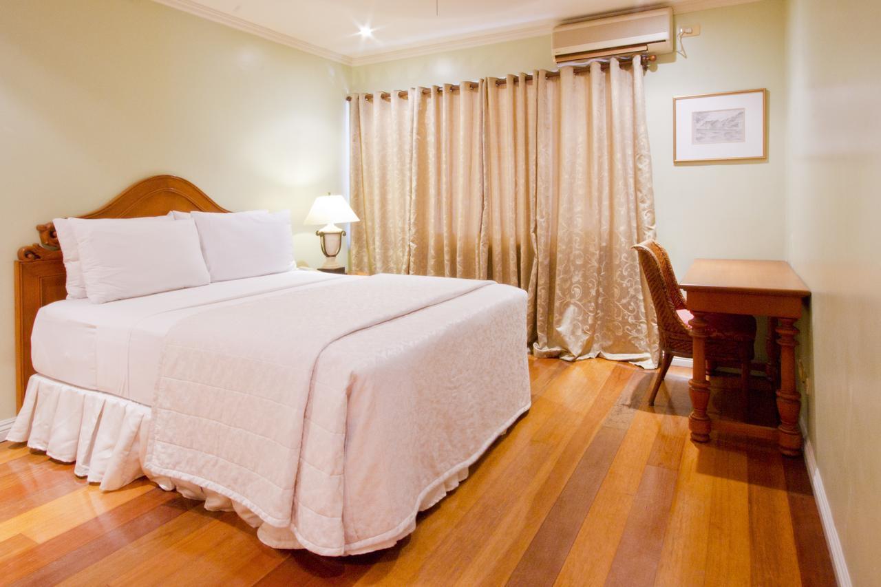 Sophia Suites Residence Hotel Cebu Exterior photo