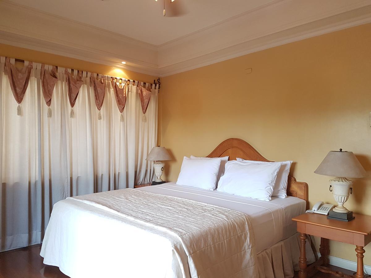 Sophia Suites Residence Hotel Cebu Exterior photo