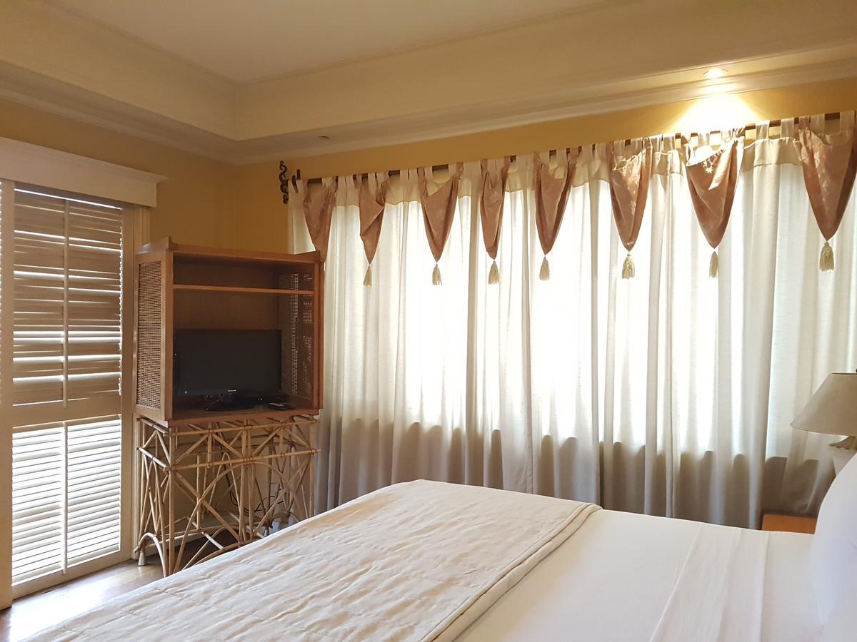 Sophia Suites Residence Hotel Cebu Exterior photo