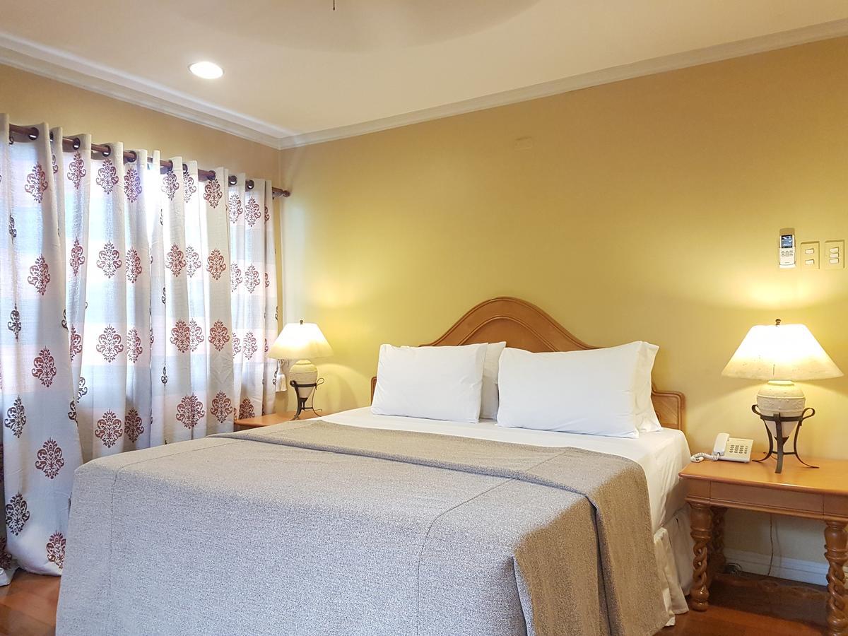 Sophia Suites Residence Hotel Cebu Exterior photo