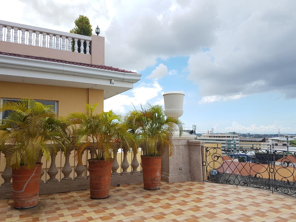 Sophia Suites Residence Hotel Cebu Exterior photo